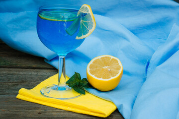 Cocktail with lemon and mint