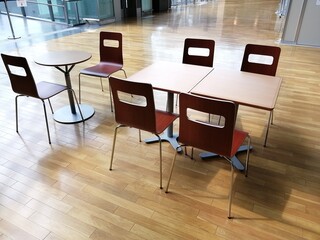 テーブルと椅子