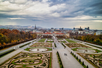 Baroque palace ensemble Schloss Belvedere with regular parterre garden in Vienna. - obrazy, fototapety, plakaty