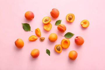 Fototapeta na wymiar Tasty ripe apricots on color background
