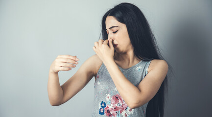 woman to smell under it