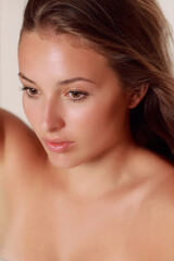 Naklejka premium Portrait beauté d'une adolescente chatain