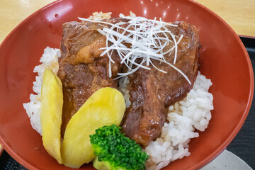 鹿児島県 黒豚なんこつみそ煮丼