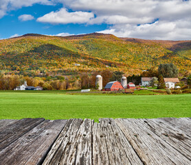 Farm with red barn and silos in Vermont © haveseen