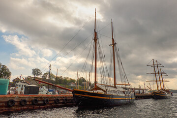 Obraz premium Norway. Oslo. Ships at the pier in Oslo. September 18, 2018