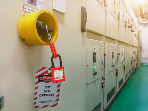  Red key locked and tag for process cut off electrical,the toggle tags number for electrical log out tag out