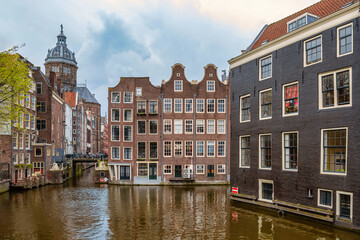 Fototapeta na wymiar Schwimmende Häuser in Amsterdam 