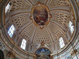 Fototapeta na wymiar Decke der Kirche Maria Trinita in Rom Italien