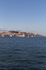 Obraz premium View of the historic waterfront of Lisbon from the Tejo river