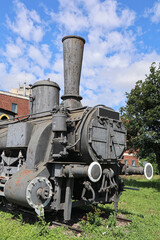 Plakat Old locomotive next to the railway station