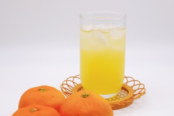 オレンジジュース　氷入り