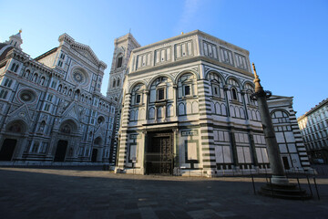 Fototapeta na wymiar Baptistery of San Giovanni Battista in front to Santa Maria del Fiore 