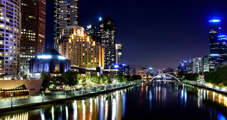 Obraz na płótnie Canvas Melbourne city in the night