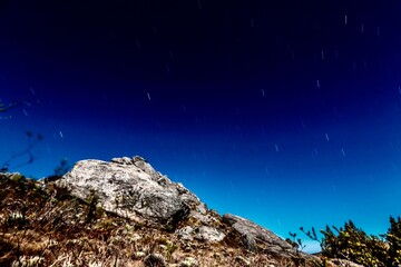 cielo,estrellas,noche,fotograf&iacute;a,astron&oacute;mica,roca,azul