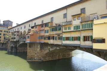 Fototapeta na wymiar Florence, Italy: View of Ponte Vecchio bridge on the river Arno