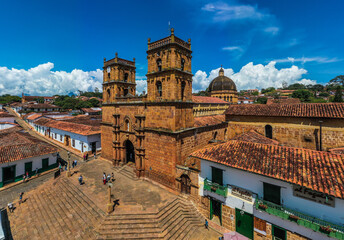 Fototapeta na wymiar calle,barichara,santander,pueblito,mas,lindo,de,Colombia,empedrada,patrimonio,iglesia