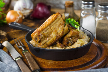 Traditional spare ribs baked in sauerkraut.