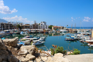 Fototapeta na wymiar Kyrenia Harbor, a place where the sky is reflected in the water.