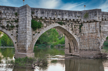Fototapeta premium Detalle arco del puente medieval de Simancas, España