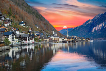 Fototapeta na wymiar Hallstatt village in Austrian Alps at sunset with twilight sky