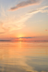 Obraz premium Sunset on the lake in summer time