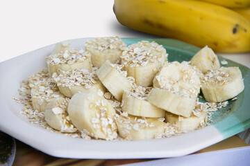Banana sliced with oatmeal inside the plate