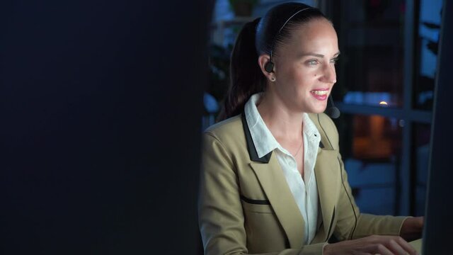 Call center to provide customer service 24 hours a day, Call center staff are also willing to service, will be at night
