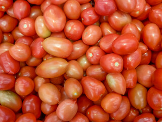 red tomatoes on market