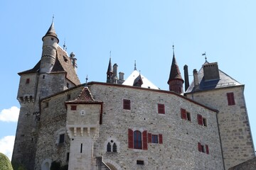 Fototapeta premium Le château de Menthon Saint Bernard vu de l'extérieur, ville de Menthon - Saint Bernard, département Haute Savoie, France