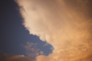Fototapeta na wymiar Evening clouds against the blue sky