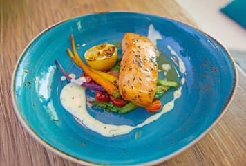 Salmon steak with grilled vegetables and sauce