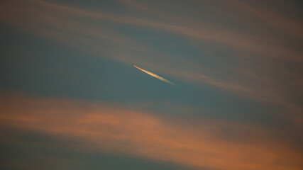 Flugzeug im Abendrot