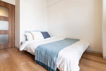 Fototapeta na wymiar Single bed in modern small bedroom at apartment