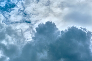 Obraz premium beautiful clouds in the deep sky. general plan. color nature