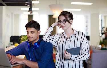 Obraz premium Business people In Relaxation Area Of Modern Office