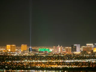 Fotobehang Night high angle view of the famous Las Vegas Strip and cityscape © Kit Leong