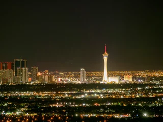 Tuinposter Night high angle view of the famous Las Vegas cityscape © Kit Leong