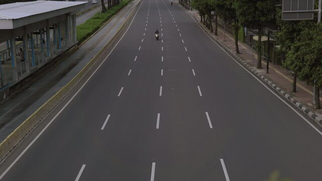 As Jakarta City begins to end its lock down after the coronavirus case was confirmed in Indonesia.  Usually filled with workers go to the office, is seldom so empty.