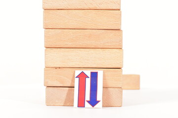 積み木と上下の矢印	