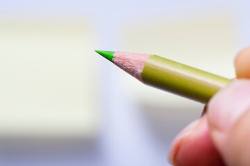 hand holding a pencil
