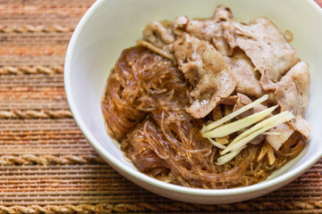 Pork belly slice potted with vermicelli; dipping black vinegar sauce or spicy seafood sauce. Main Ingredient is glass noodle, coriander roots, pepper, garlic, ginger and pork or shrimp as you like it.