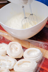 mini pavlovas