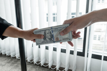 Photos of businessmen who give money under the table to a partner to bribe the idea of ​​bribery and corruption