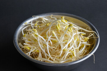 安くてローカロリーで食べ応えもあってと最近大人気の「もやし」