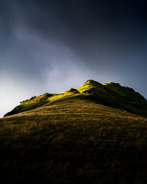 Temps orageux, ombre et lulmi&egrave;re sur les Pyr&eacute;n&eacute;es ari&eacute;geoises 