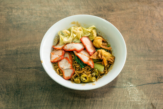 Char Siew Wanton Noodles In A Bowl