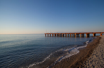 Obraz premium Seascape view with pier in the early morning