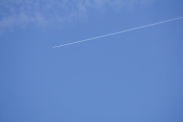 空と飛行機雲