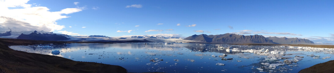 Jokulsarlon glacier lagoon, Blue icebergs South Iceland