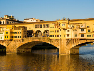 Fototapeta na wymiar Italia, Toscana, Firenze. Il Ponte Vecchio al tramonto.